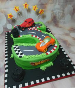 Number 5 shaped race track children's birthday cake - Tamworth