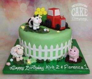 farm animals children's birthday cake - Tamworth