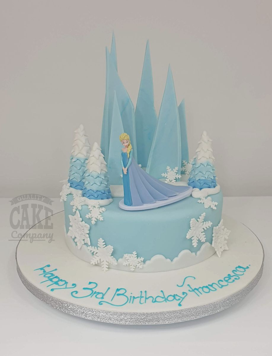 FROZEN CAKE | Fun decorating o'clock! That is a Frozen cake y'all By:  asia_demianova | By MetDaan Cakes | It's cake decorating a clock and that  means you're about to have some