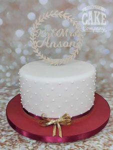 simple piped dots single tier wedding cake - tamworth