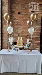 art deco wedding cake and matching balloons - Tamworth