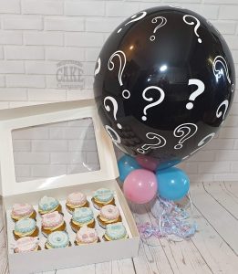 gender reveal balloon and cupcakes - Tamworth