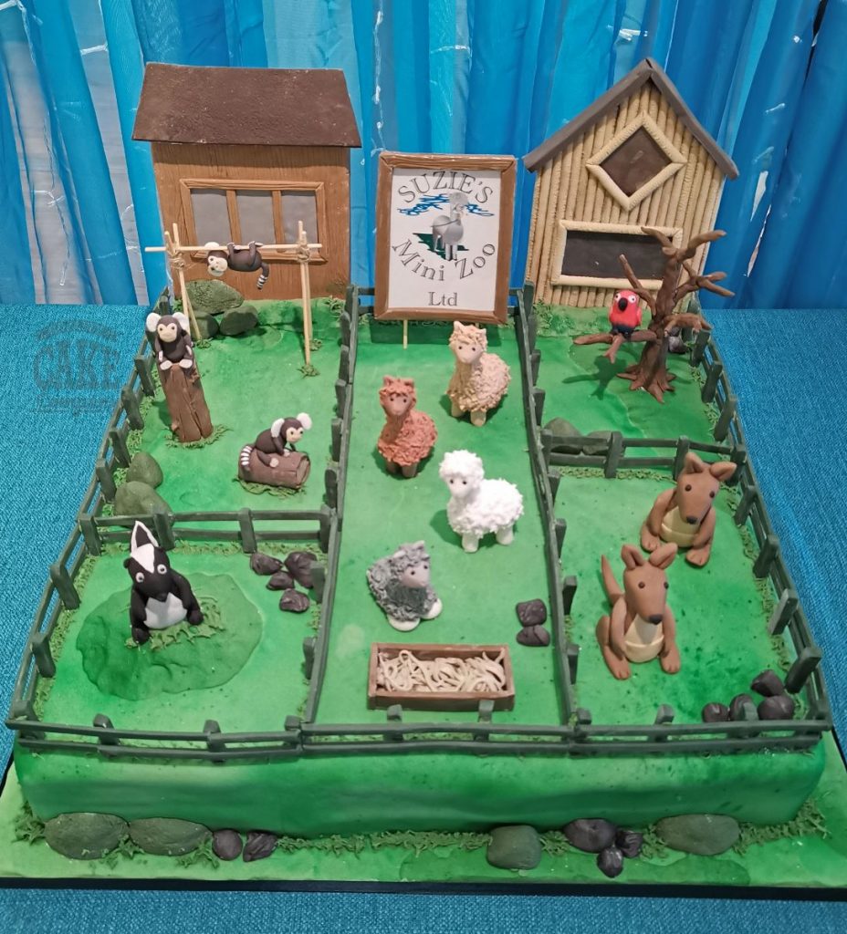 Suzies zoo alpaca farm novelty cake - tamworth