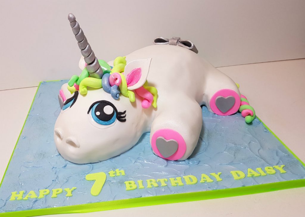 sculpted novelty unicorn cake - tamworth