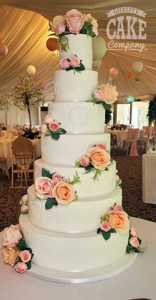 Lekker Baker - A beautiful mess 😍🎂 Cake Decoration Lekker... | Facebook