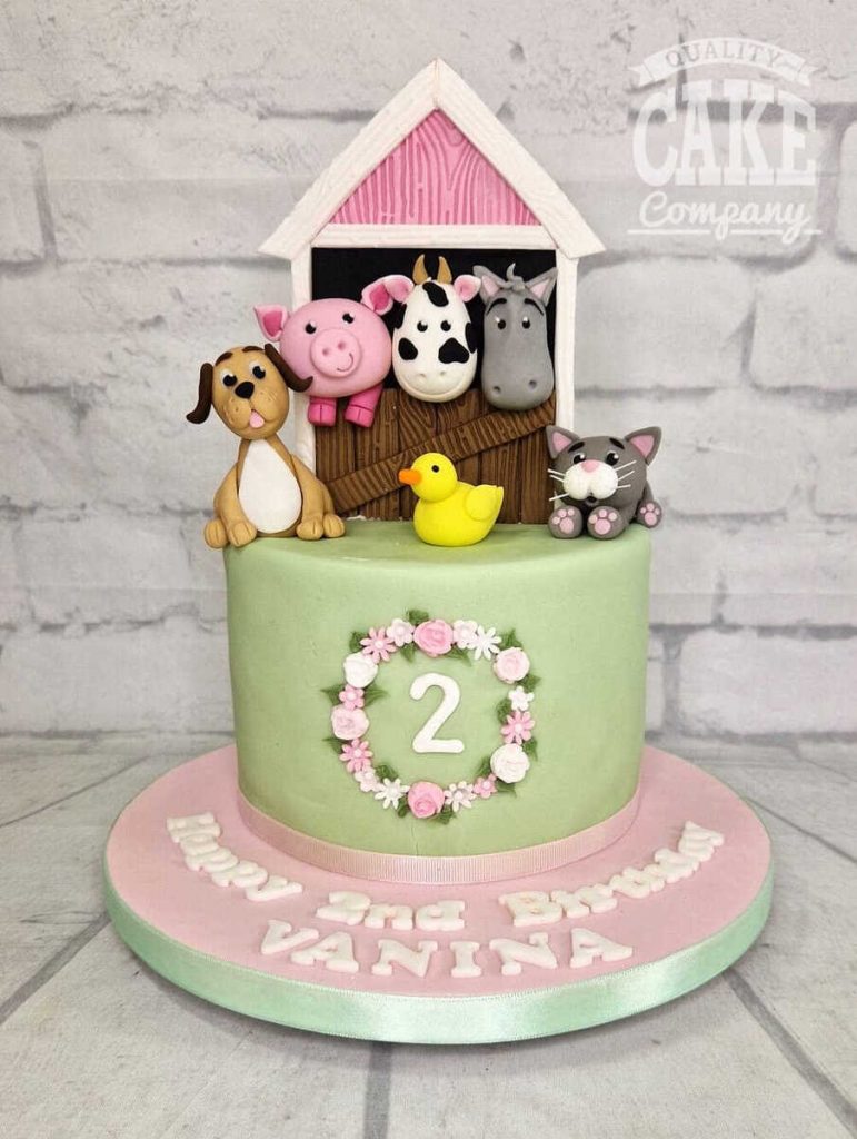 Barnyard cake! #nikijoycakes #buttercream #cake #barnyard | Farm birthday  cakes, Barnyard cake, Farm animal cakes