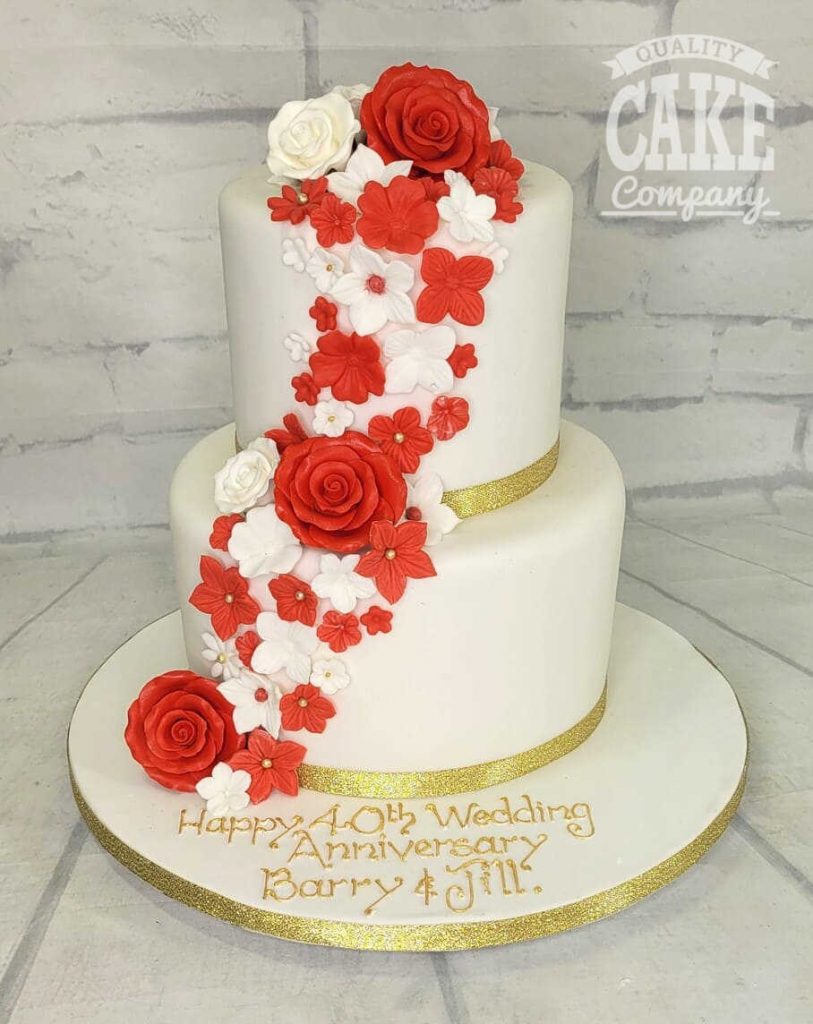 4th Anniversary Cake Stock Photo - Download Image Now - Birthday, Birthday  Cake, Birthday Candle - iStock