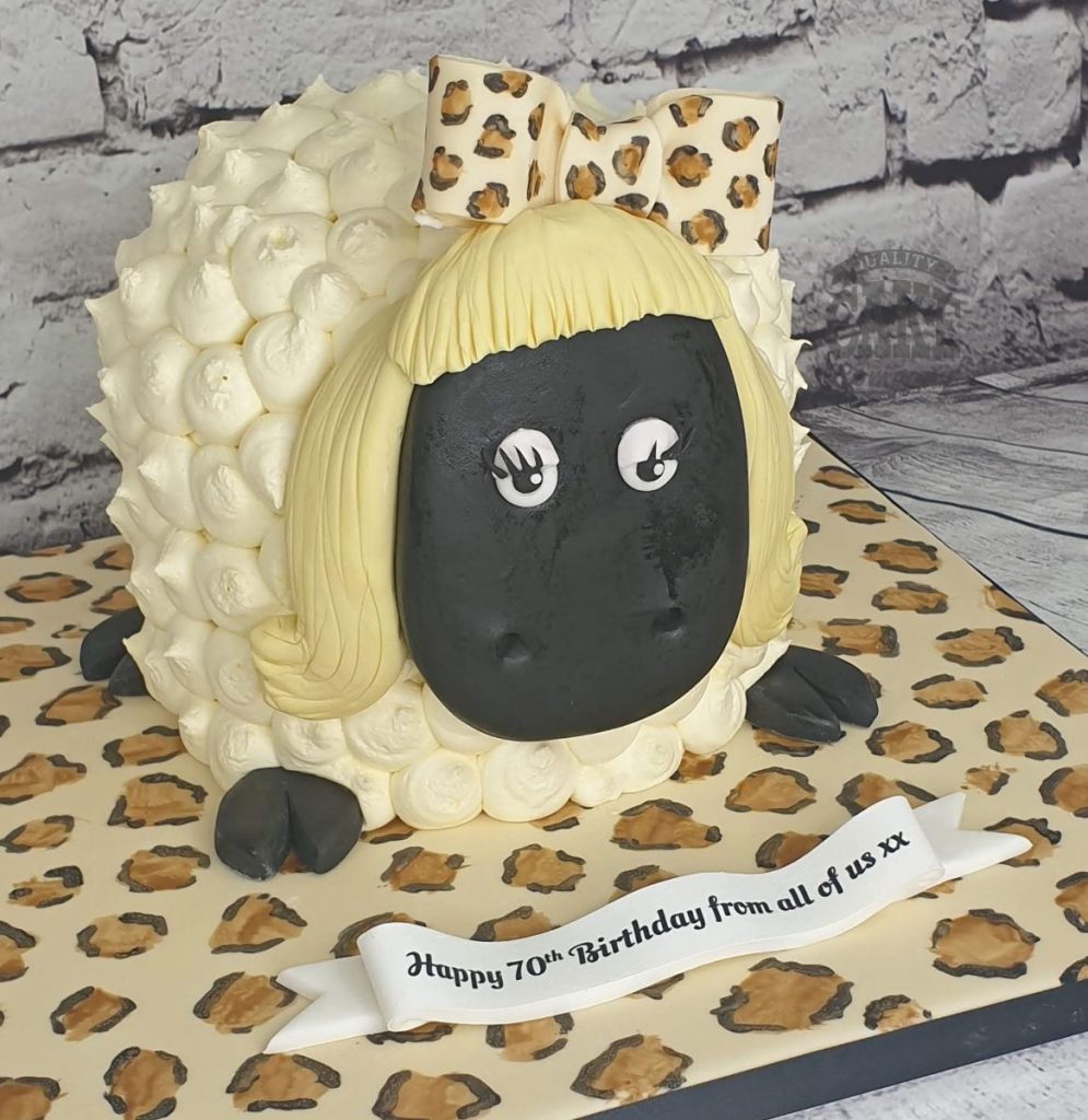 Send jungle theme animal cake for kids online by GiftJaipur in Rajasthan