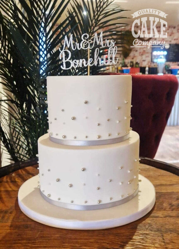 Queen of Cakes - A beautiful 30TH Anniversary cake (pearl)... | Facebook